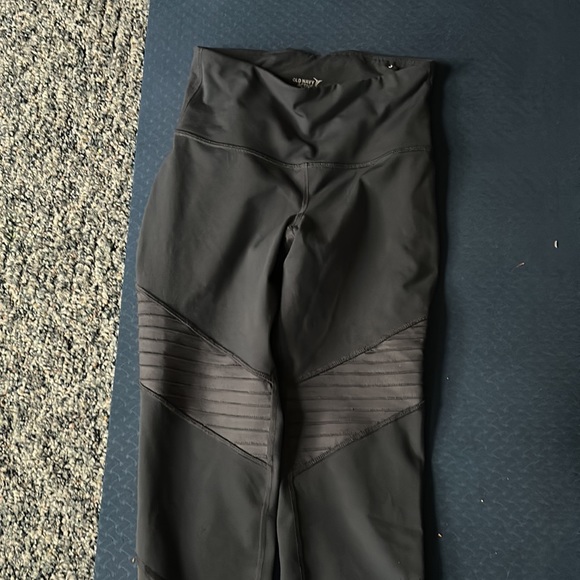 Woman’s leggings by old navy - Picture 2 of 5